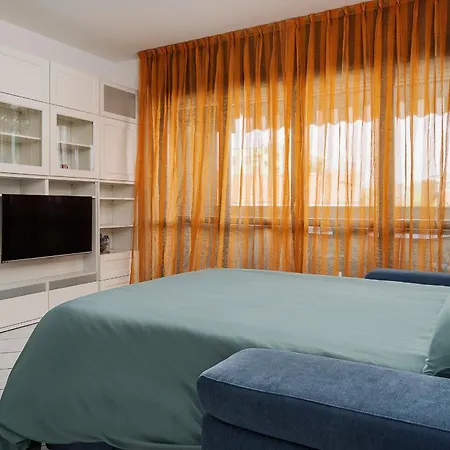 Apartman New - Parking - 10 Min From Fiera Mirho - Sleeps 4